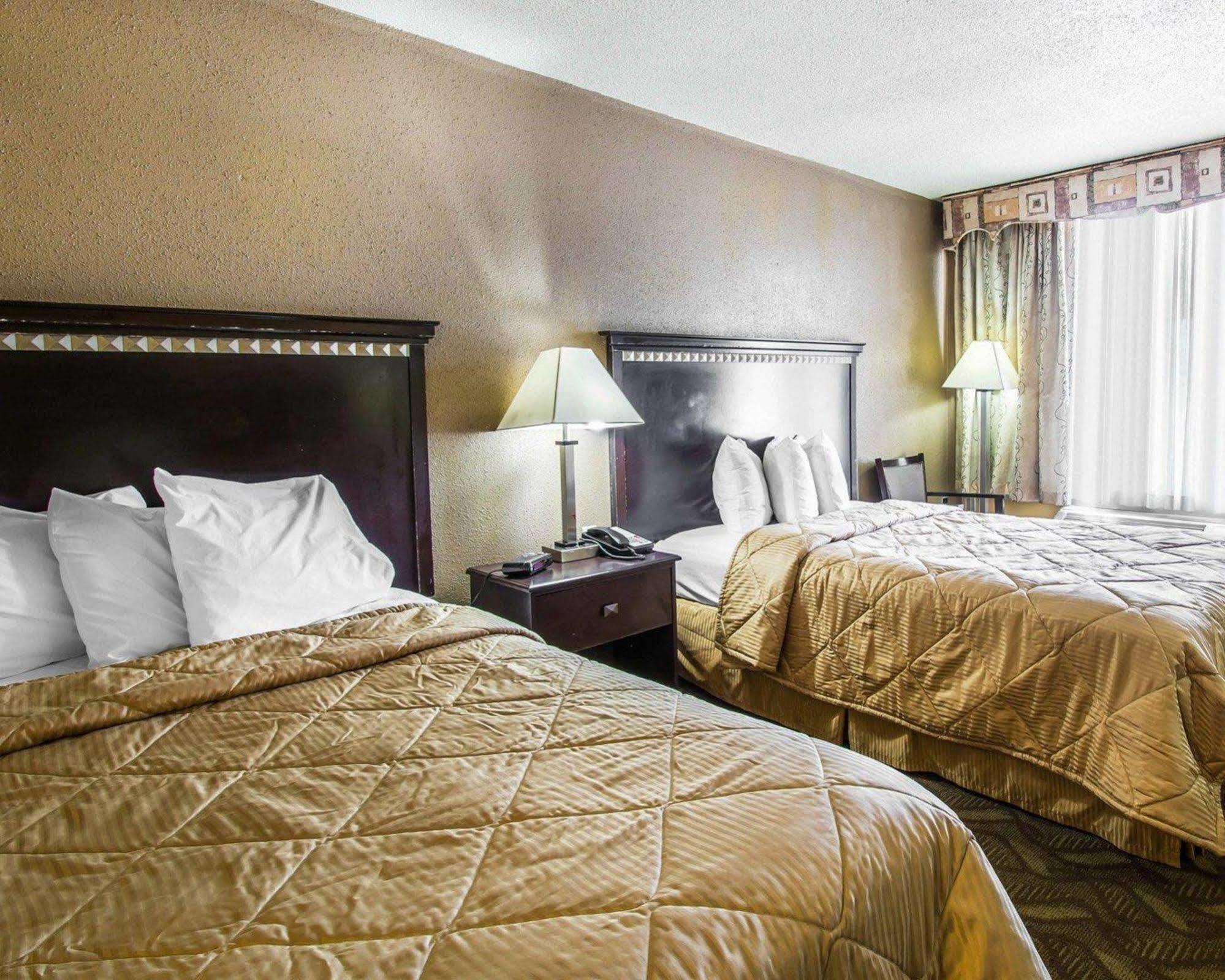 Red Roof Inn Evergreen Extérieur photo