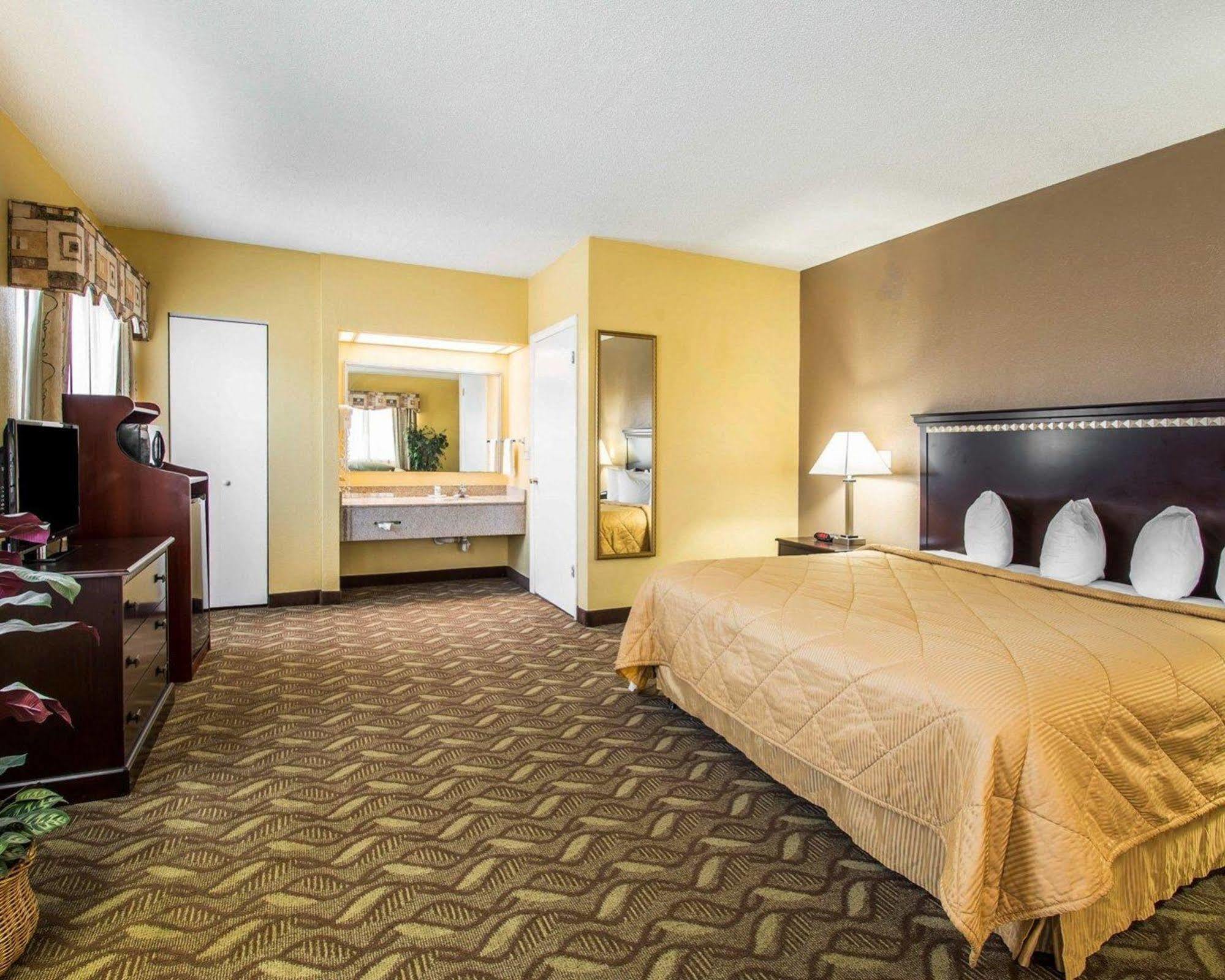 Red Roof Inn Evergreen Extérieur photo